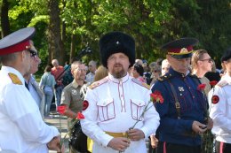 Харьковчане принесли на площадь Свободы фотографии военных лет (ФОТО)