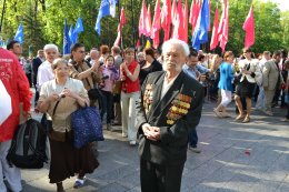 Харьковчане принесли на площадь Свободы фотографии военных лет (ФОТО)