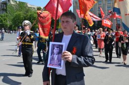 Харьковчане принесли на площадь Свободы фотографии военных лет (ФОТО)