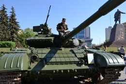 Харьковчане принесли на площадь Свободы фотографии военных лет (ФОТО)