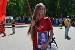 Харьковчане принесли на площадь Свободы фотографии военных лет (ФОТО)