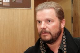 «Жемчужный прапорщик» едва не расстрелял сотрудников кафе в Петербурге (ВИДЕО)