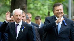 Президент и премьер-министр поздравили матерей с их праздником