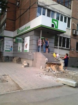 "ПриватБанк" усложняет съем денег в банкомате (ФОТО)