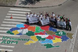 В Харькове из 60 тыс. крышек собрали карту Украины (ФОТО)