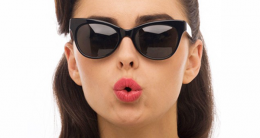 Медики рассказали какие солнцезащитные очки опасны для зрения