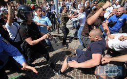 В результате массовой драки в центре Киева многие участники получили увечья (ФОТО)