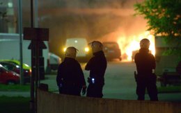Вторую ночь в Стокгольме горят автомобили (ФОТО)
