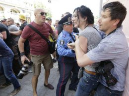 Милиция проверяет политические пристрастия избитых журналистов