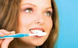 Чистить зубы сразу после еды вредно