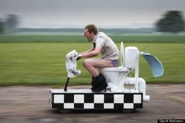 Британский каскадер разработал и построил скоростной унитаз (ВИДЕО)