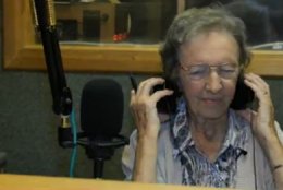 91-летняя старушка стала ди-джеем на радиостанции