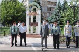 В Луганске торжественно открыли памятник тюремщикам (ФОТО)