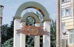 В Луганске торжественно открыли памятник тюремщикам (ФОТО)