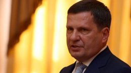 Мэр Одессы с бензопилой ликвидировал последствия урагана (ФОТО)