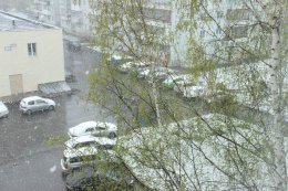 Жители Кемерово наблюдали погодную аномалию в виде снега (ВИДЕО)