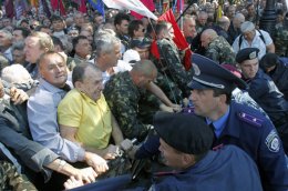 Киевлян призывают к революции