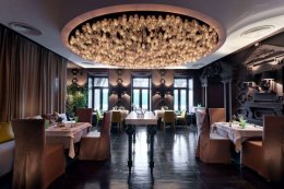 "Скромный" отдых политических тяжеловесов в Конче-Заспе (ВИДЕО)