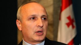 Экс-премьеру Грузии обещают дать телевизор за хорошее поведение