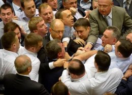 В ПР гордятся своим соратником, который ударил Яценюка