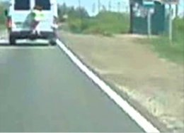 Девочка проехала 10 км зацепившись за бампер папиного авто (ВИДЕО)