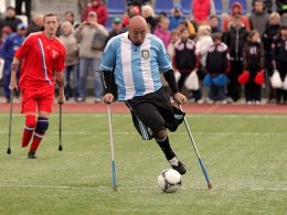 Жестокие разборки инвалидов-футболистов на поле (ВИДЕО)