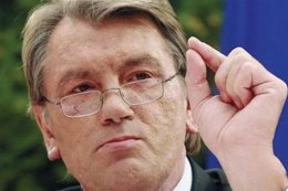 «Ці руки нічого не зберегли»: Ющенко клянется, что у него на счету нет и миллиона