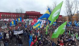 Большая половина украинцев не верят в митинги оппозиции