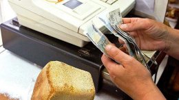 Украинцы тратят на продукты три четверти своего месячного дохода