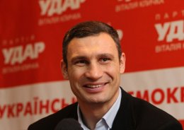 Лидер «УДАРа» решил выделиться среди своих коллег-оппозиционеров