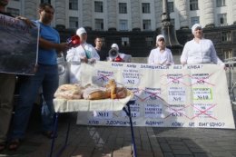 Женщины хлебокомбината объявили голодовку возле Кабмина
