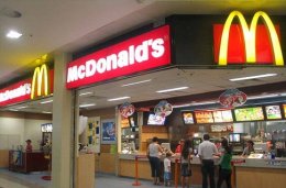 Киевлянка-колясочница получила компенсацию от McDonald’s