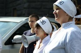 Работницы «Киевхлеба» объявили бессрочную голодовку под стенами Кабмина (ФОТО)