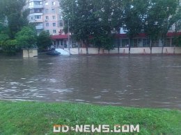 Одесса уходит под воду: автомобили плавают по Балковской (ФОТО+ВИДЕО)