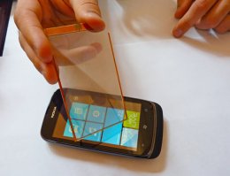 Смартфоны с самозаряжающимися экранами появятся в следующем году (ФОТО)