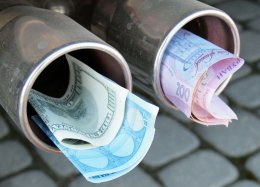 Задержка нефтепродуктов на границе приведет к подорожанию топлива