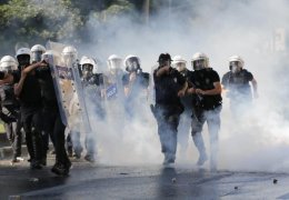 В Турции не стихают акции протеста (ВИДЕО)
