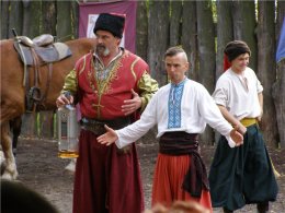 Запорожские казаки приедут на фестиваль в полном боевом облачении
