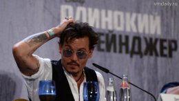 Джонни Депп посетил Москву со своим новым фильмом «Одинокий рейнджер» (ВИДЕО)