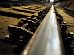 Женщина бросилась под поезд метро (ВИДЕО)