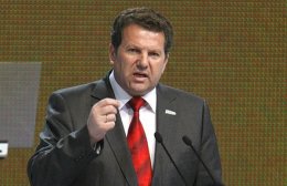 Жена экс-премьера Крыма заявляет, что он наркоман и развратник