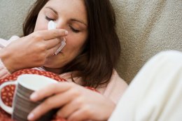 Эксперты не советуют сморкаться при простуде