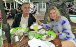 Родная сестра Яценюка более 15 лет является членом секты сайентологов  (ФОТО)