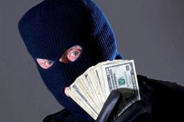 Неудачливый грабитель банка не дошел даже до сейфа, как был арестован (ВИДЕО)