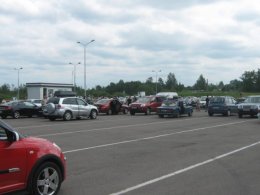 На границе в пункте пропуска "Новая Гута" скопилось более 250 автомобилей