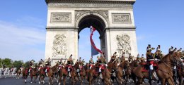 В Париже пышно отметили День взятия Бастилии (ВИДЕО)