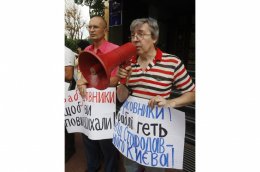 Киевляне требуют прекратить застройку Десятинного переулка (ФОТО)