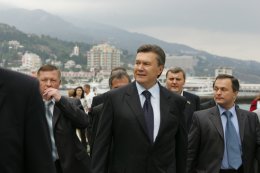 Виктор Янукович поручил повысить инвестиционную привлекательность Крыма