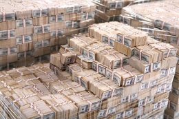 Американцу перечислили 92 квадриллиона долларов