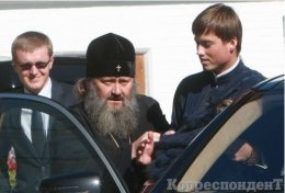 Настоятель Лавры Владыка Павел намерен убрать с ее территории музеи, институт и больницу